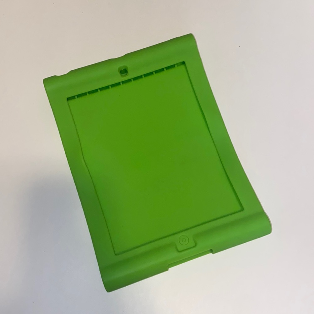 💸3/$30 Silicone ShockProof case for Older Generation Apple iPads.